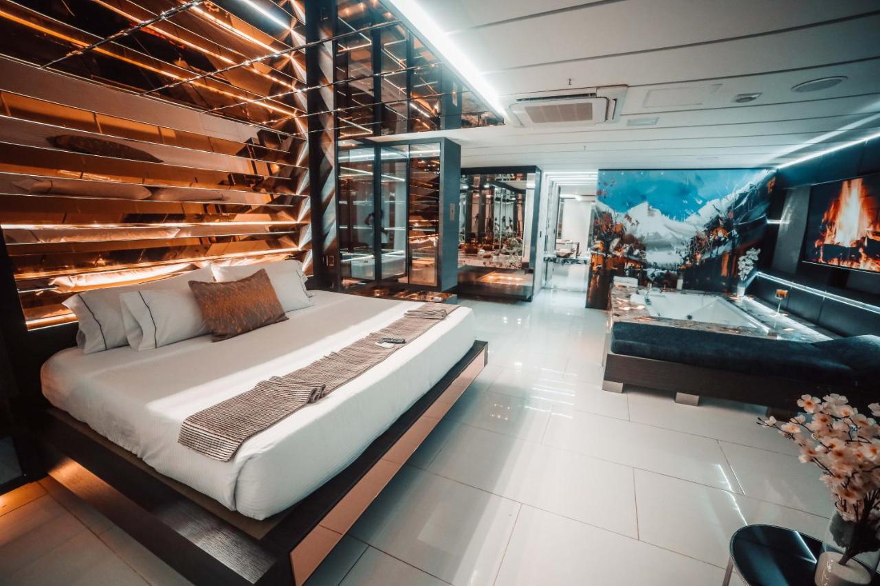 1Million Luxury Suites Medellin Ngoại thất bức ảnh