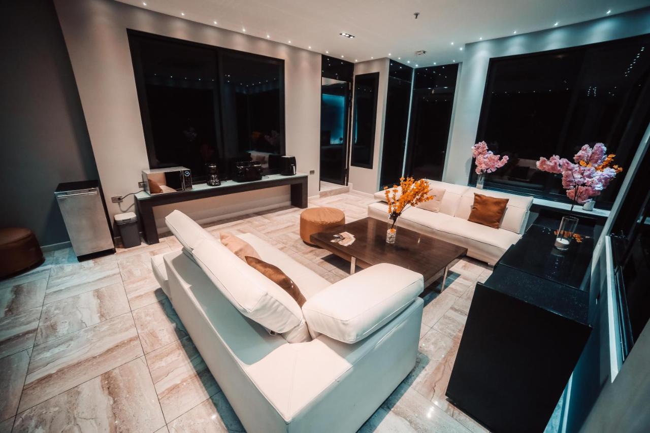 1Million Luxury Suites Medellin Ngoại thất bức ảnh