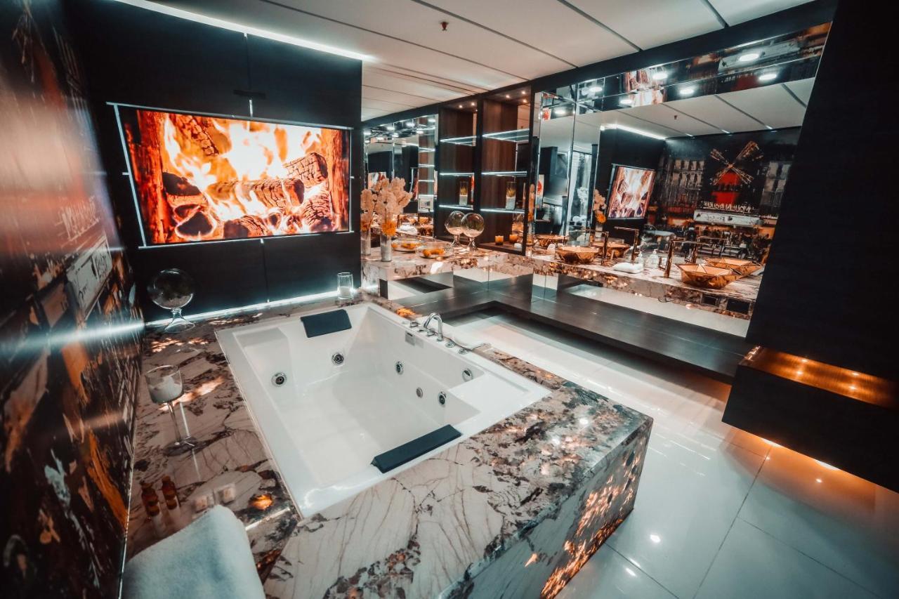 1Million Luxury Suites Medellin Ngoại thất bức ảnh