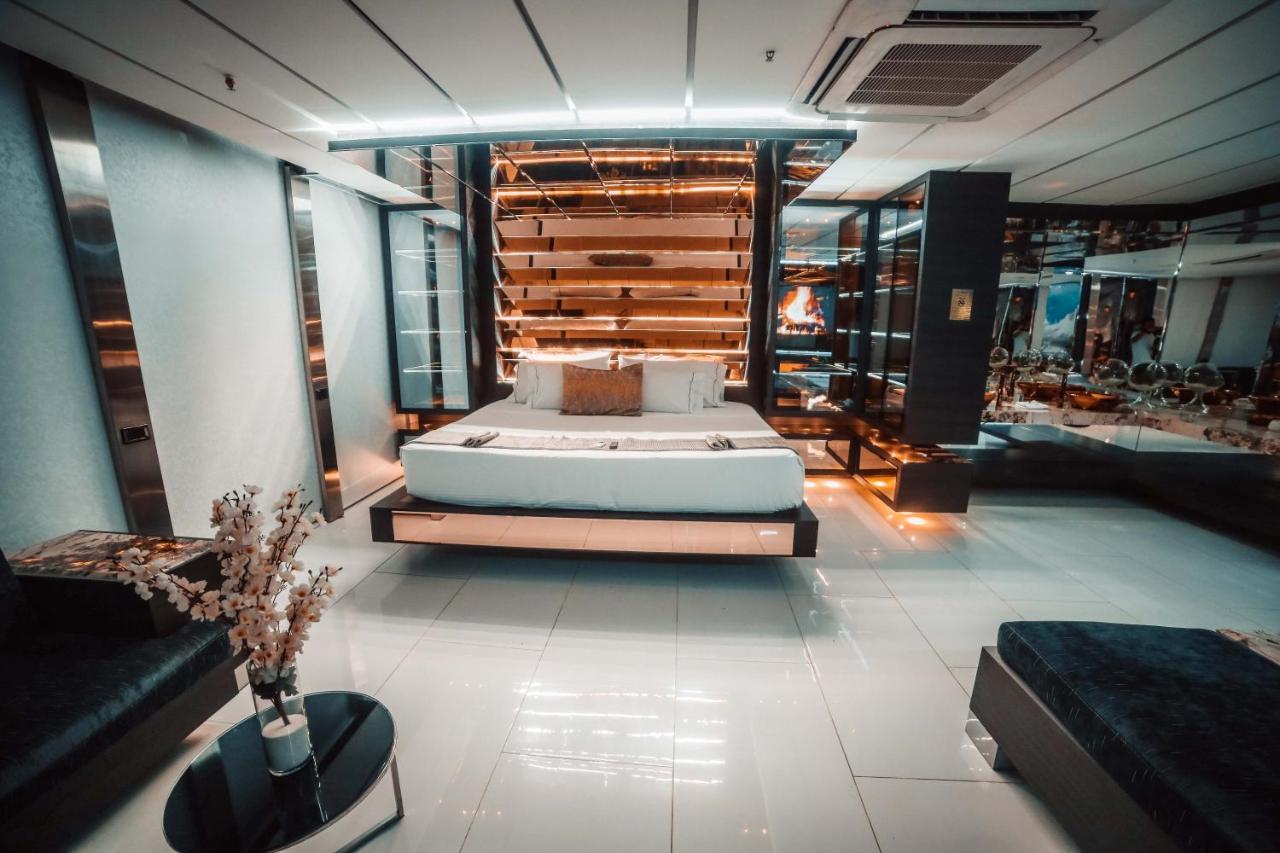 1Million Luxury Suites Medellin Ngoại thất bức ảnh