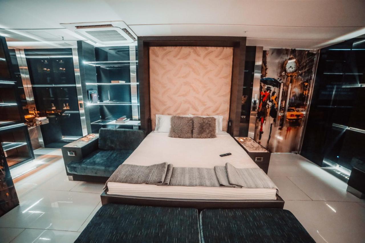 1Million Luxury Suites Medellin Ngoại thất bức ảnh