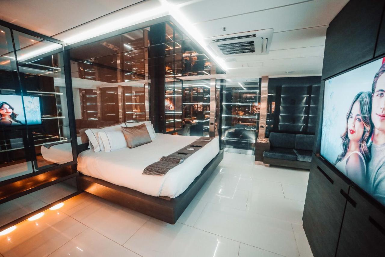 1Million Luxury Suites Medellin Ngoại thất bức ảnh