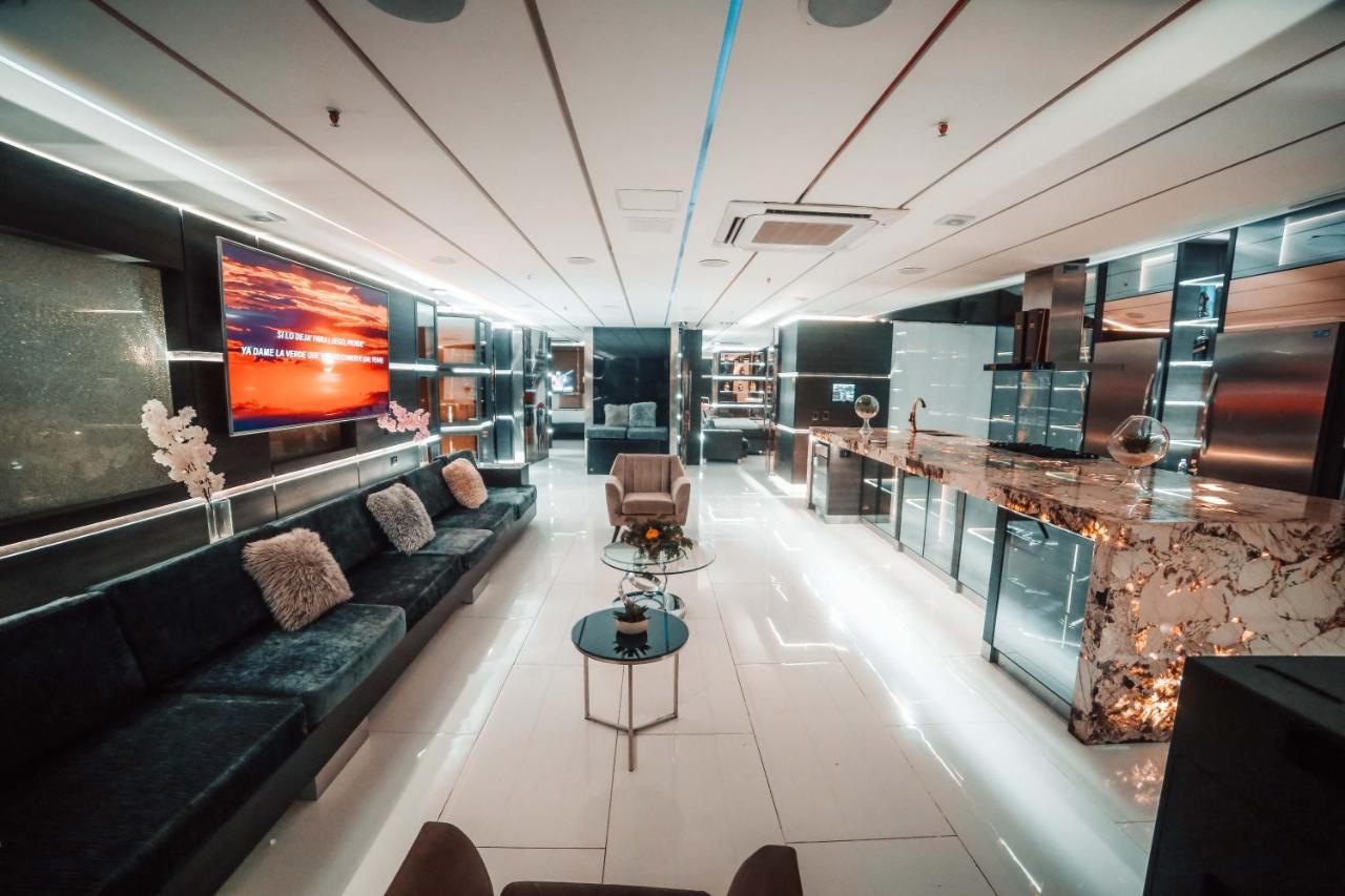 1Million Luxury Suites Medellin Ngoại thất bức ảnh