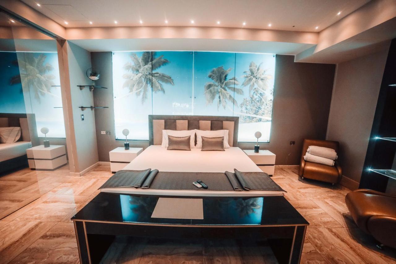 1Million Luxury Suites Medellin Ngoại thất bức ảnh