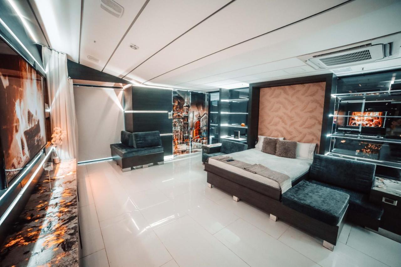 1Million Luxury Suites Medellin Ngoại thất bức ảnh