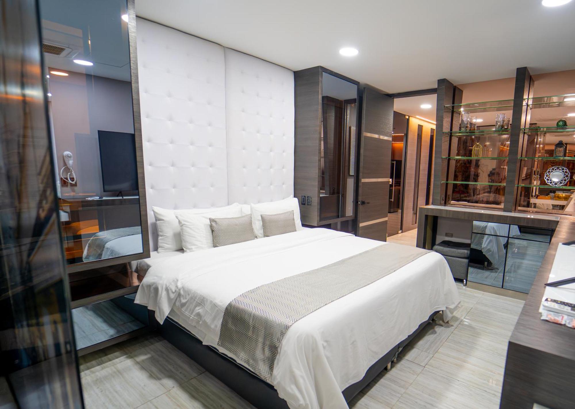 1Million Luxury Suites Medellin Ngoại thất bức ảnh