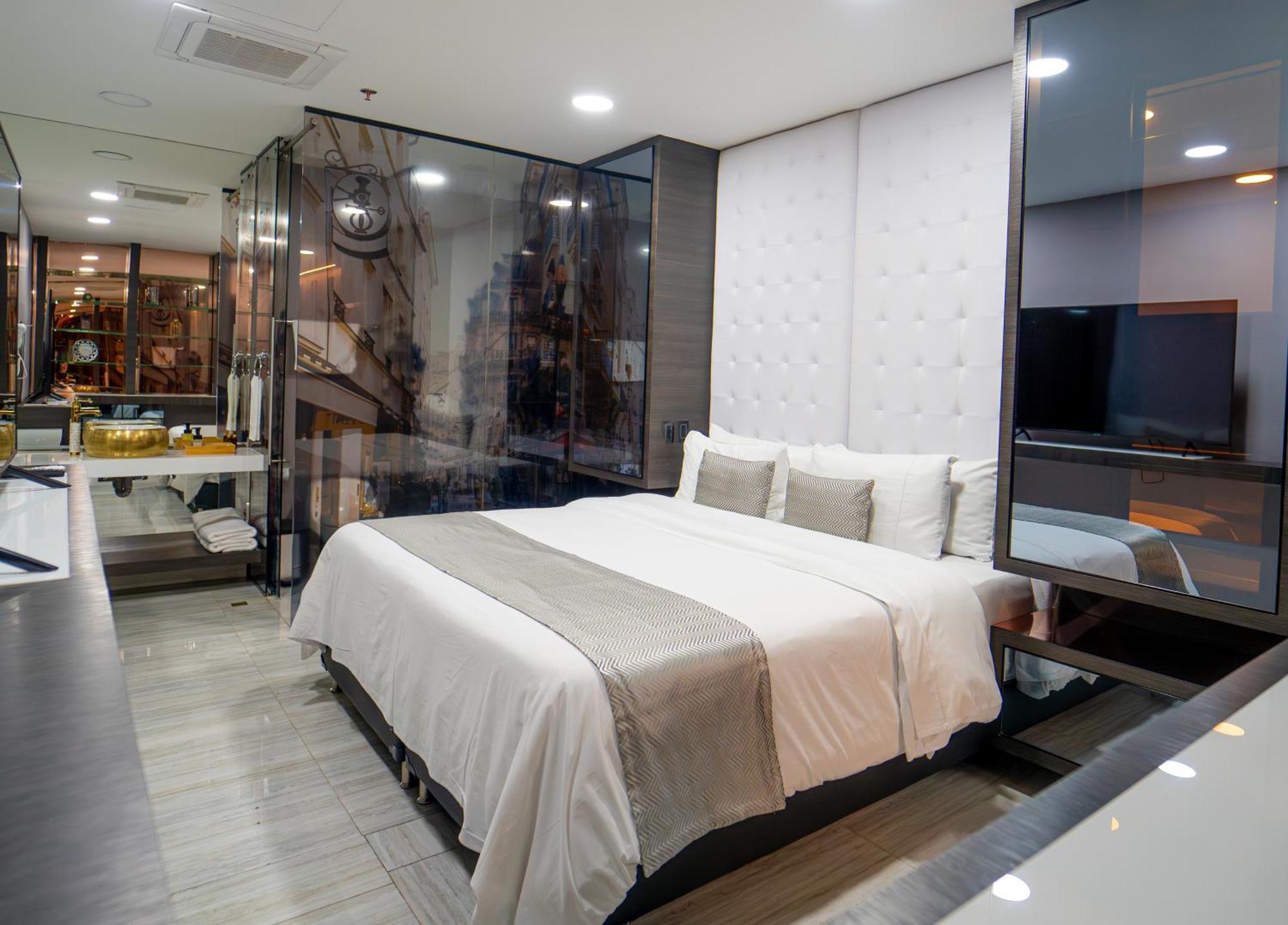 1Million Luxury Suites Medellin Ngoại thất bức ảnh